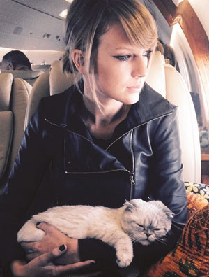Taylor Swift Admits She’s a Crazy Cat Lady